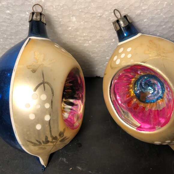 Set of 2 Vintage Hand Blown Glass Indent Christmas Ornaments made in Poland - Picture 2 of 7